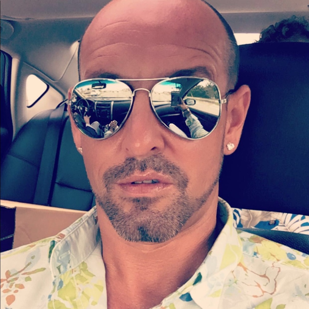 Meet your Posher, Todd